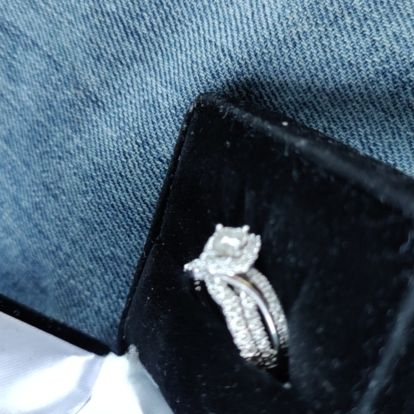 Diamond bridal set - Picture 3 of 3